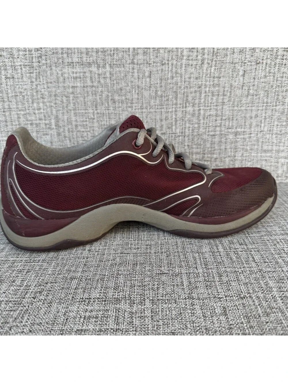 Dansko Shoes Womens Sz 39/8.5-9 US Red Samantha Running Sneakers Lace Up Low